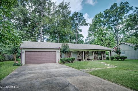 1023 Briarfield Rd, Jackson, MS 39211 photo 2