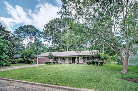 1023 Briarfield Rd, Jackson, MS 39211 photo 1
