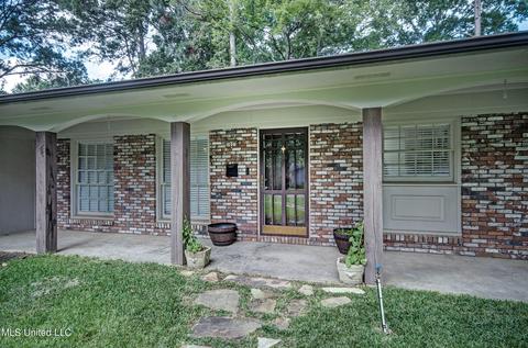 1023 Briarfield Rd, Jackson, MS 39211 photo 3