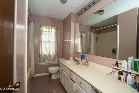 Bath - 20168 Lovers Ln, Long Beach, MS 39560 photo 4 of 6