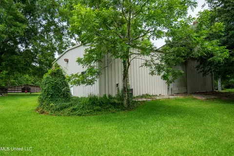Exterior - 20168 Lovers Ln, Long Beach, MS 39560 photo 9 of 19