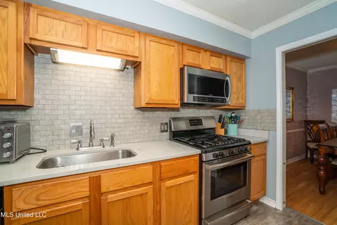Kitchen - 20168 Lovers Ln, Long Beach, MS 39560 photo 2 of 4
