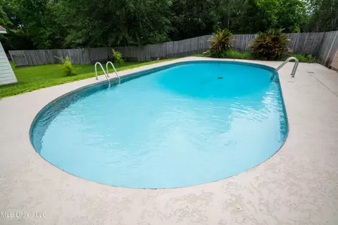 Exterior - 20168 Lovers Ln, Long Beach, MS 39560 photo 5 of 19
