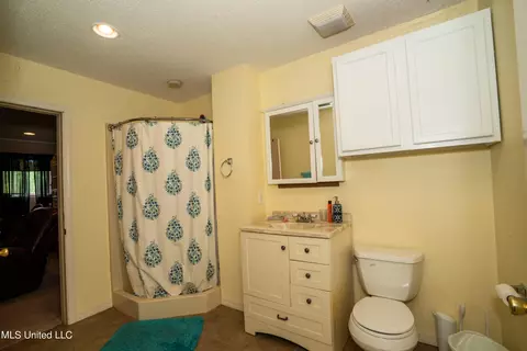 Bath - 20168 Lovers Ln, Long Beach, MS 39560 photo 6 of 6