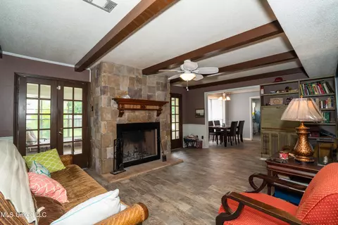 Living - 20168 Lovers Ln, Long Beach, MS 39560 photo 1 of 4