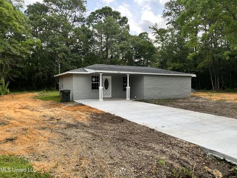 3903 Dearman Ave, Moss Point, MS 39563 photo 2