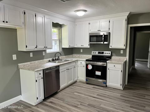 3903 Dearman Ave, Moss Point, MS 39563 photo 5