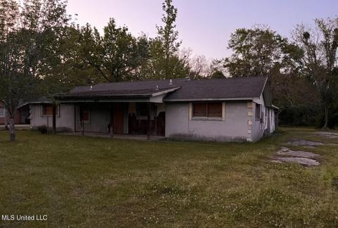 3917 Roberts Rd, Moss Point, MS 39562 photo 1