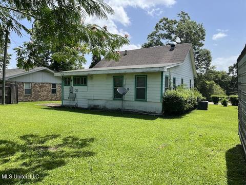614 Stulin St, Wiggins, MS 39577 photo 4