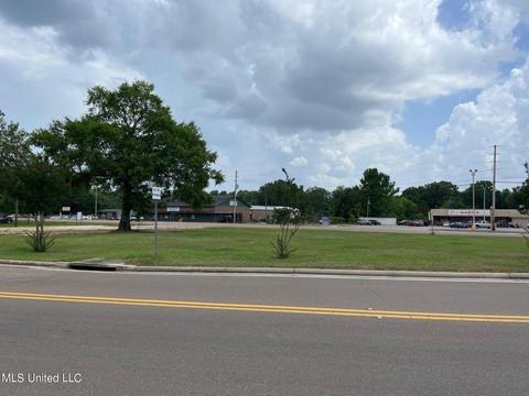 1176 E 3rd St, Forest, MS 39074 photo 4