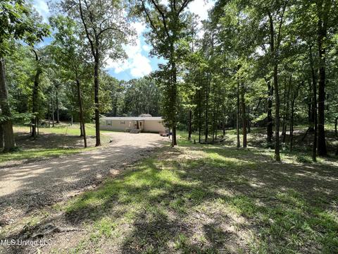 559 Walker Ln, Raymond, MS 39154 photo 1