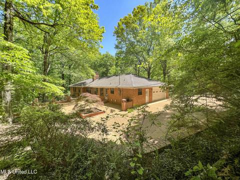 109 Shagbark Dr, Batesville, MS 38606