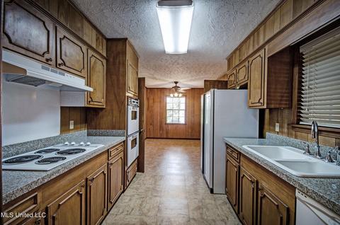 5869 Kings Pl, Jackson, MS 39211 photo 9