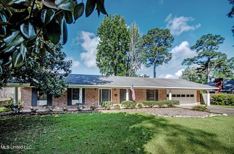 5869 Kings Pl, Jackson, MS 39211 photo 1