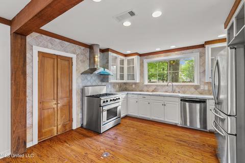 1086 Avondale St, Jackson, MS 39216 photo 5