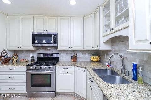 70 Springview Dr, Brandon, MS 39042 photo 9