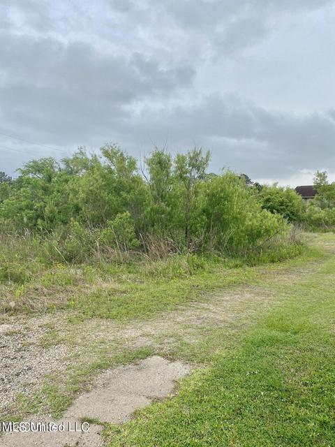 106 Auderer Blvd, Waveland, MS 39576