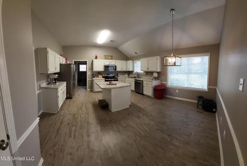 5676 Eagleston Dr, Olive Branch, MS 38654 photo 2