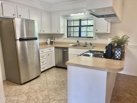 622 Honeysuckle Dr, Madison, MS 39110 photo 9