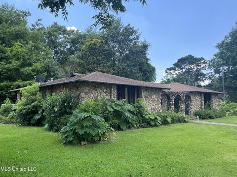99 Holmes St, Lucedale, MS 39452 photo 2