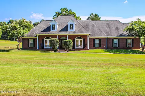 200 Whispering Pines Rd, Benton, MS 39039