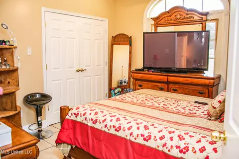 Bedroom - 200 Whispering Pines Rd, Benton, MS 39039 photo 2 of 4