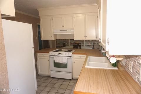 1789 Hillview Dr, Jackson, MS 39211 photo 4