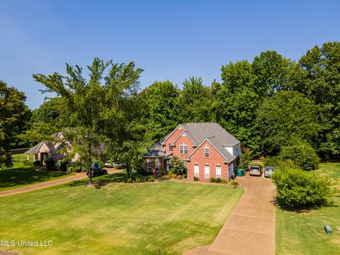 2159 Legends Dr, Nesbit, MS 38651 photo 2
