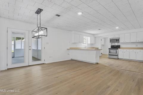 106 S Lang Ave, Long Beach, MS 39560 photo 9