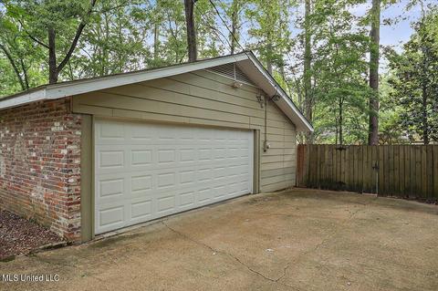 1820 Highland Ter, Jackson, MS 39211 photo 3