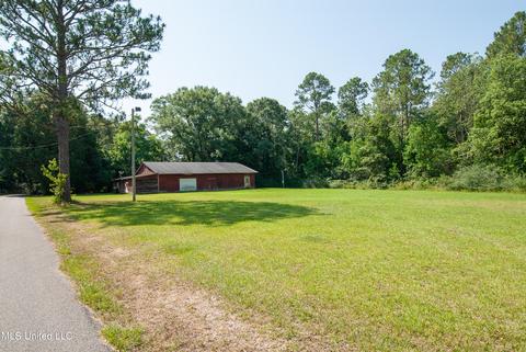 7008 Beechnut Ln, Moss Point, MS 39562 photo 2