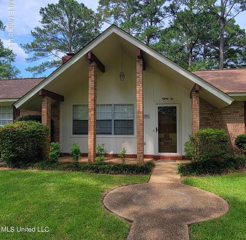 82 Woodgate Dr, Brandon, MS 39042 photo 1