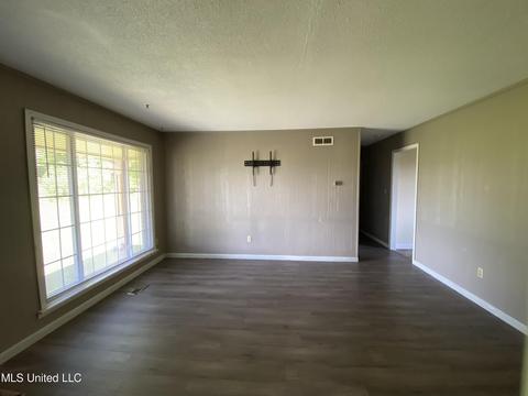 1490 E Tate Rd, Senatobia, MS 38668 photo 6