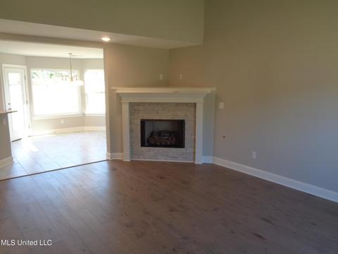 818 W Fairway Pointe Cove Cv, Hernando, MS 38632 photo 2
