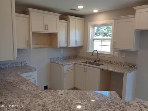818 W Fairway Pointe Cove Cv, Hernando, MS 38632 photo 3