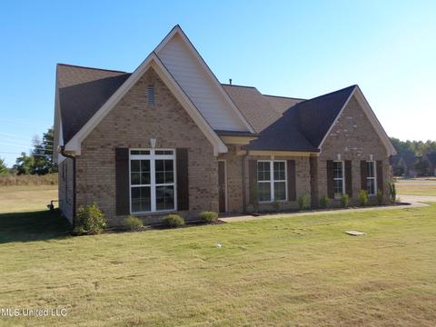818 W Fairway Pointe Cove Cv, Hernando, MS 38632 photo 1
