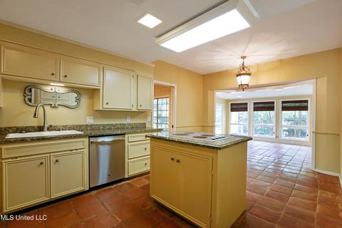 5465 Charter Oak Pl, Jackson, MS 39211 photo 17