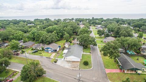 123 E Azalea Dr, Long Beach, MS 39560 photo 2
