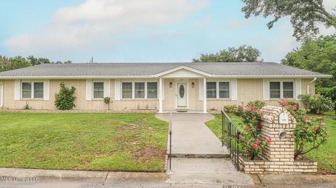 123 E Azalea Dr, Long Beach, MS 39560