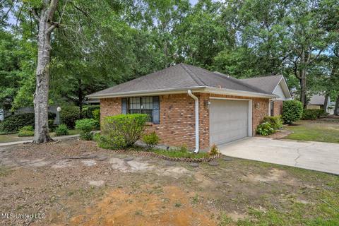 882 Manoo St, Diamondhead, MS 39525 photo 2