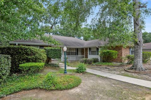 882 Manoo St, Diamondhead, MS 39525 photo 1