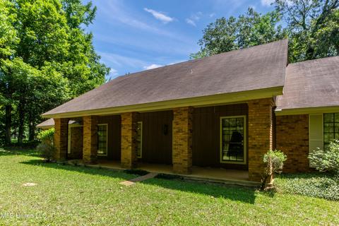 328 Spring Hill Dr, Terry, MS 39170 photo 1