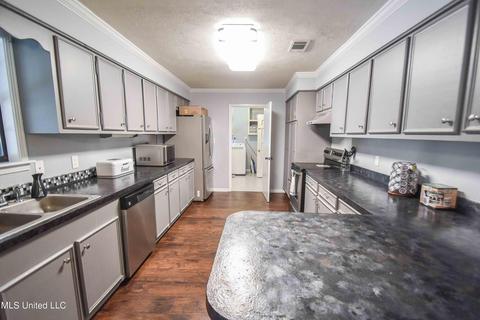 155 Terry Cv, Florence, MS 39073 photo 12