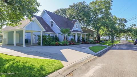 107 E Azalea Dr, Long Beach, MS 39560 photo 2
