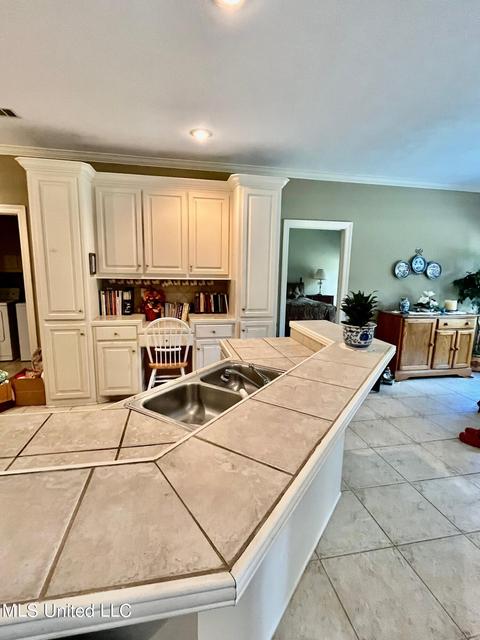 708 Forest Woods Dr, Byram, MS 39272 photo 9