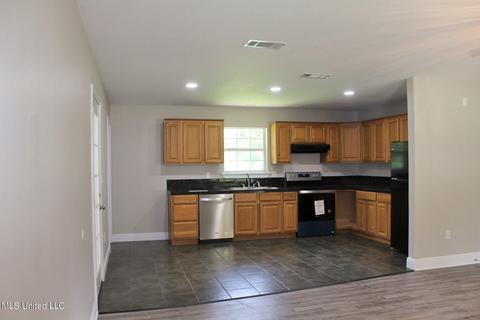 147 Meadow St, Lucedale, MS 39452 photo 8