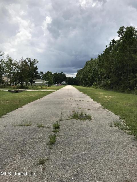 APT 55 Coelho Way, Diamondhead, MS 39525