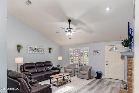 331 E Cascades Cir, Clinton, MS 39056 photo 3