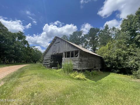 300 Golf Course Rd, Kosciusko, MS 39090 photo 1