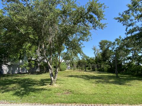 239 E 2nd St, Pass Christian, MS 39571 photo 1